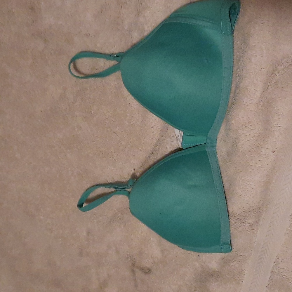 Bras - Picture 4 of 16